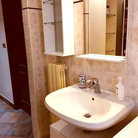 With 2 Bedrooms In With Wifi 페루자